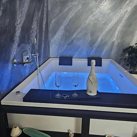 Blue Hole E Jacuzzi Apartamento Santeramo in Colle